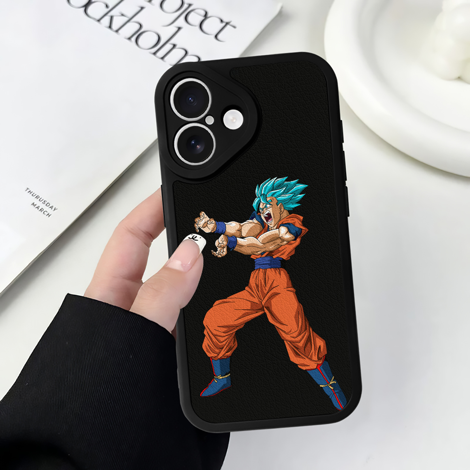 （画像用） ドラゴンボール 孫悟空（そん ごくう）Son Goku カカロット DRAGON BALL Kakarotto 【iPhone 16シリーズ対応】シリコンスマホケース（レザー調） 材質：シリコン